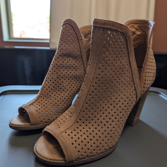 LUCKY BRAND Larise Pull On Leather Heel Boots W9 Brown - Picture 1 of 7